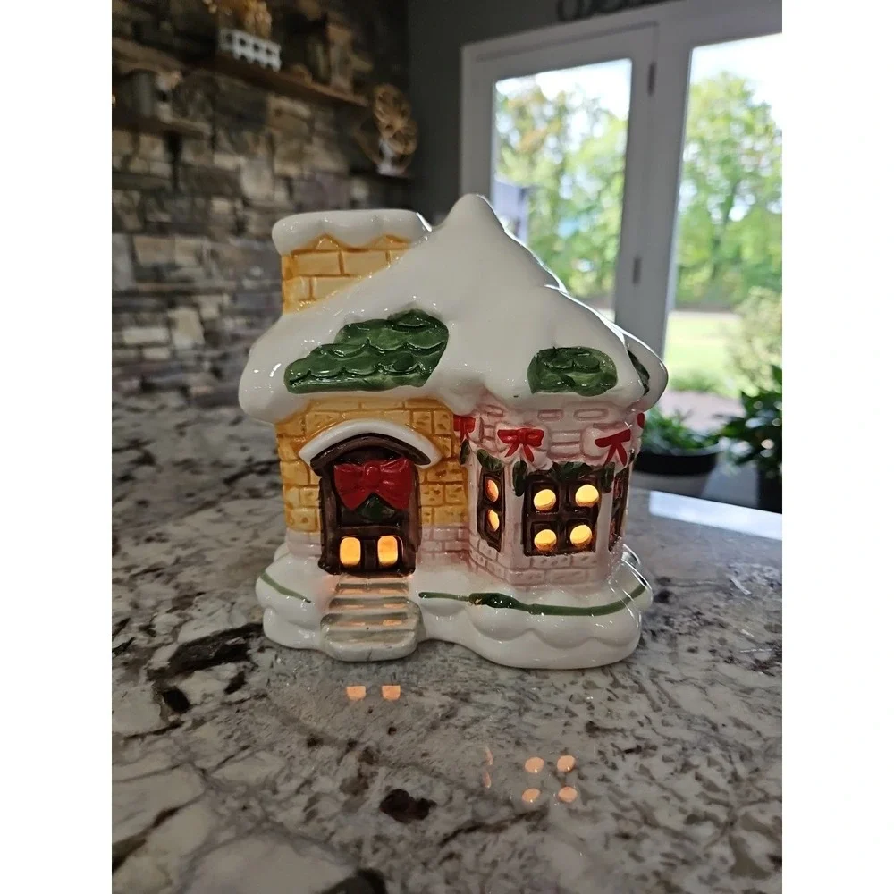 Vintage‎ Ceramic Light Up Christmas Lamp (With Original Box)
